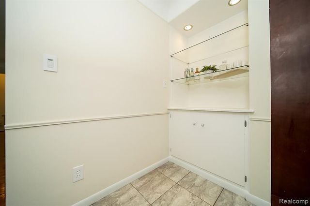 21792 Elmwood Avenue, Eastpointe, MI 48021