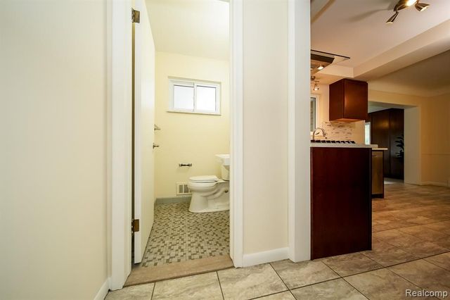 21792 Elmwood Avenue, Eastpointe, MI 48021