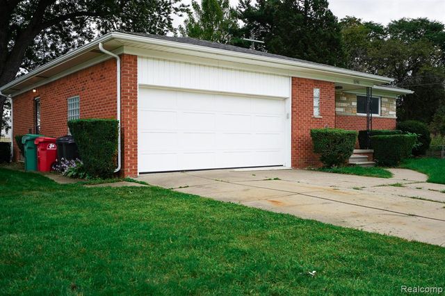 21792 Elmwood Avenue, Eastpointe, MI 48021
