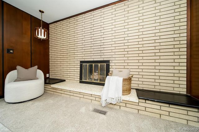 21792 Elmwood Avenue, Eastpointe, MI 48021