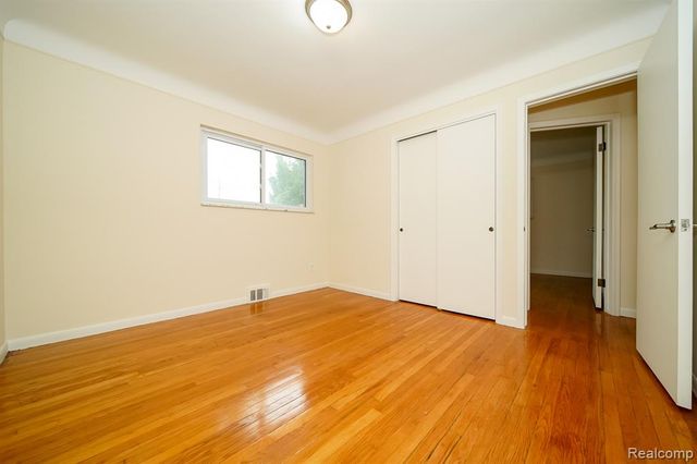 21792 Elmwood Avenue, Eastpointe, MI 48021
