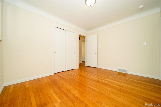 21792 Elmwood Avenue, Eastpointe, MI 48021