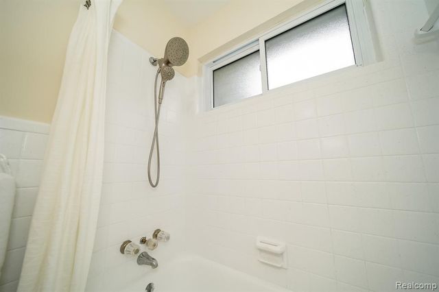 21792 Elmwood Avenue, Eastpointe, MI 48021