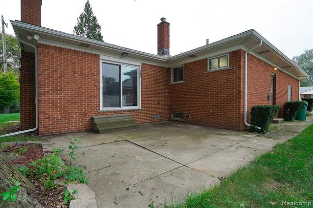 21792 Elmwood Avenue, Eastpointe, MI 48021