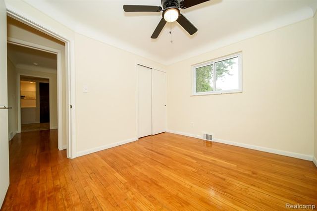 21792 Elmwood Avenue, Eastpointe, MI 48021
