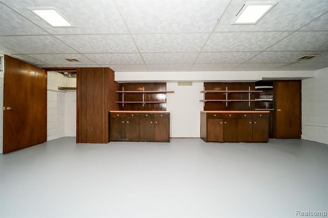 21792 Elmwood Avenue, Eastpointe, MI 48021