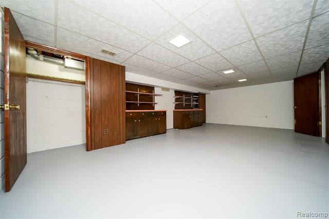 21792 Elmwood Avenue, Eastpointe, MI 48021