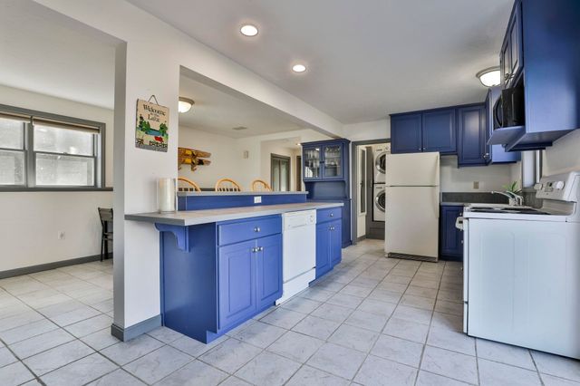 105 Conleys Grove Road, Derry, NH 03038