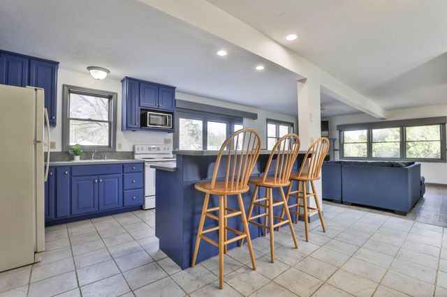 105 Conleys Grove Road, Derry, NH 03038