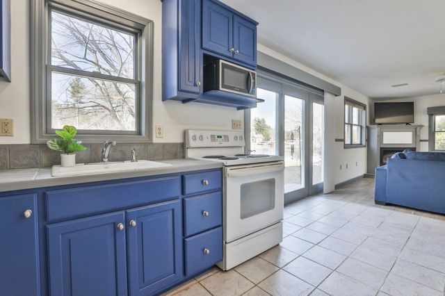 105 Conleys Grove Road, Derry, NH 03038