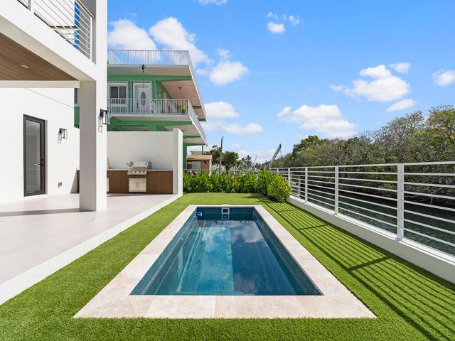 124 Orchid Street, Plantation Key, FL 33070