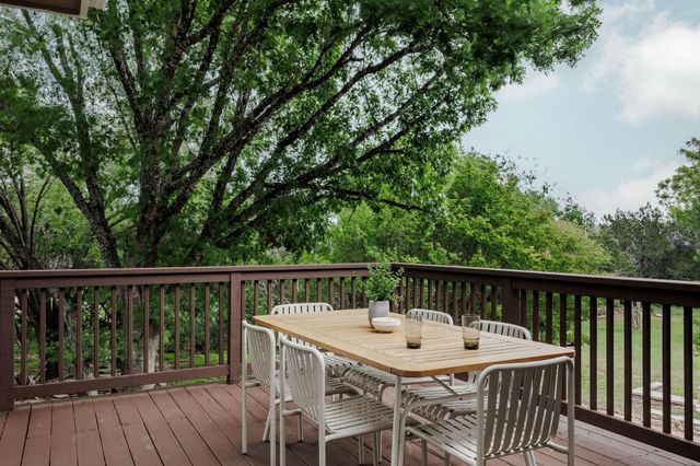 39 Stillmeadow DR, The Hills, TX 78738