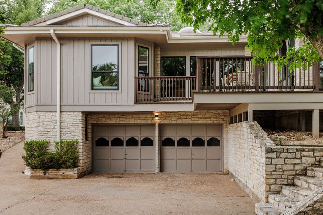 39 Stillmeadow DR, The Hills, TX 78738