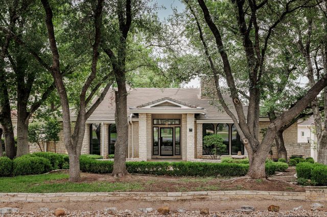 39 Stillmeadow DR, The Hills, TX 78738