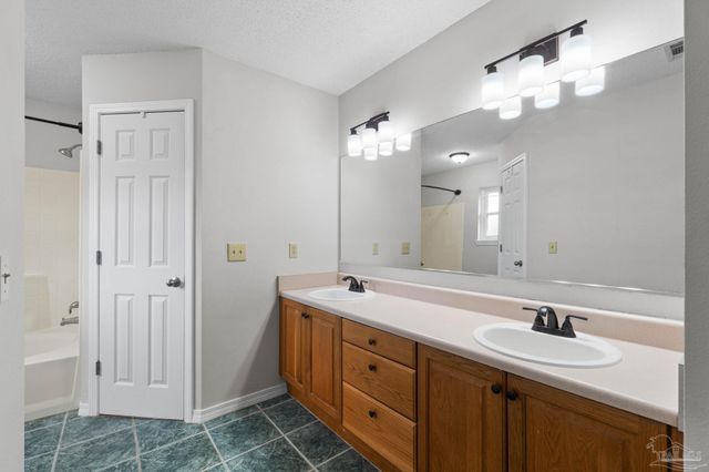 2317 Mary Anne Cir, Navarre, FL 32566
