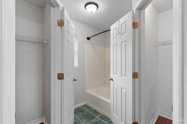 2317 Mary Anne Cir, Navarre, FL 32566