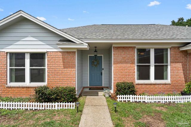 2317 Mary Anne Cir, Navarre, FL 32566