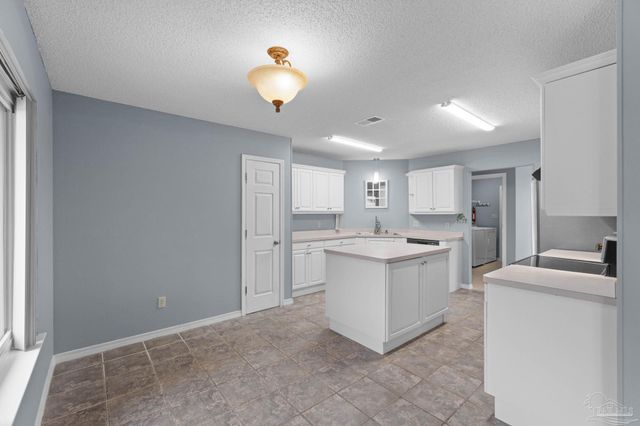 2317 Mary Anne Cir, Navarre, FL 32566