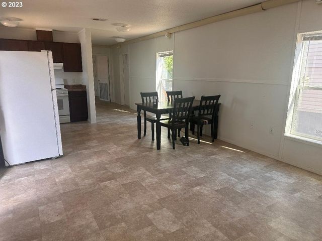 5000 Ne Stephens St. 40, Roseburg, OR 97470