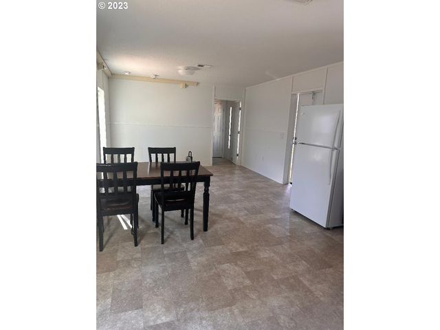 5000 Ne Stephens St. 40, Roseburg, OR 97470