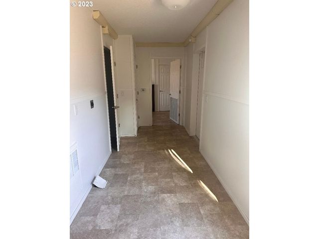5000 Ne Stephens St. 40, Roseburg, OR 97470