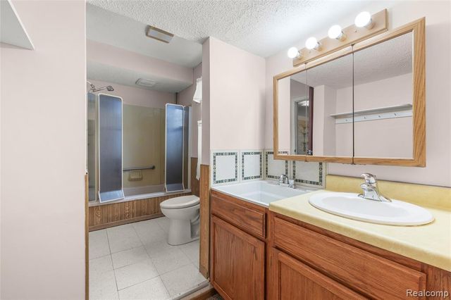 23424 Beech Road, Southfield, MI 48033