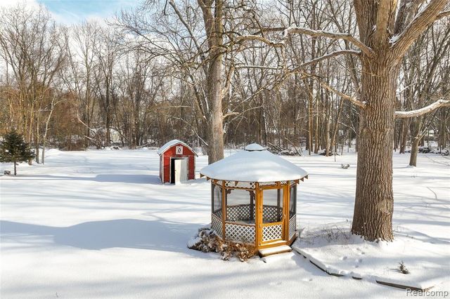 23424 Beech Road, Southfield, MI 48033