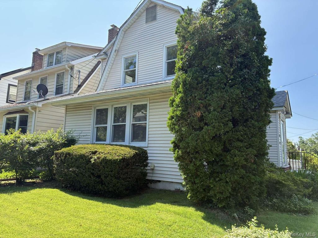 4634 Iris Lane, Great Neck, NY 11020 — photo 3