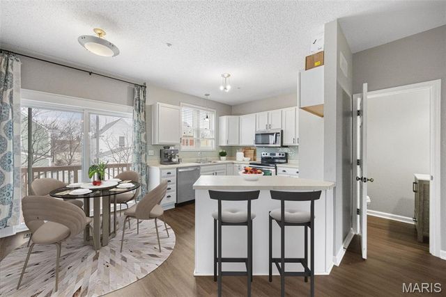 3370 Shutten Way, St Charles, MO 63301