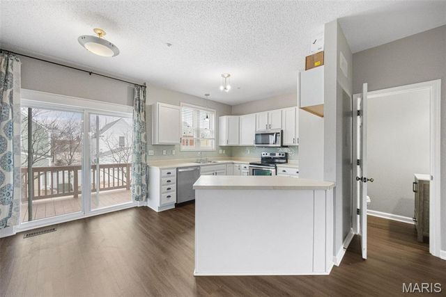 3370 Shutten Way, St Charles, MO 63301