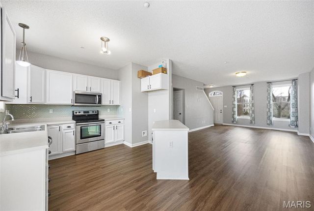 3370 Shutten Way, St Charles, MO 63301