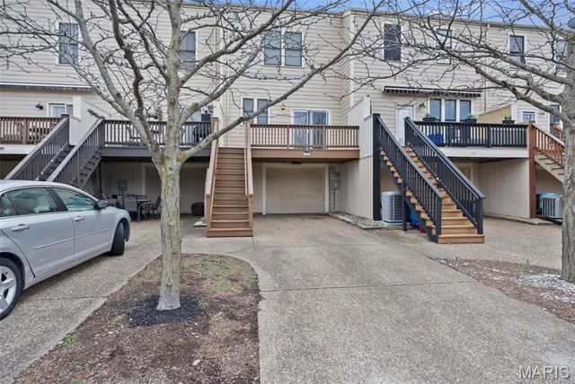 3370 Shutten Way, St Charles, MO 63301