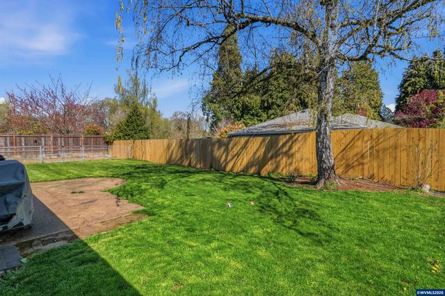 3994 Crestview Dr S, Salem, OR 97302