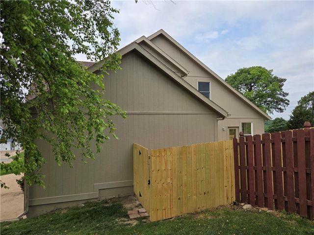 7024 Constance Street, Shawnee, KS 66216