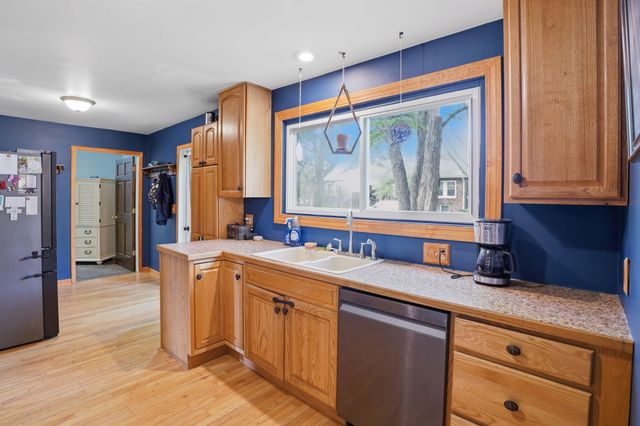 127 W Bridge Street, Plainwell City, MI 49080