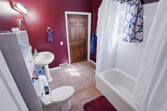 127 W Bridge Street, Plainwell City, MI 49080