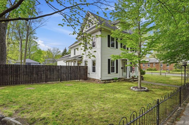 127 W Bridge Street, Plainwell City, MI 49080