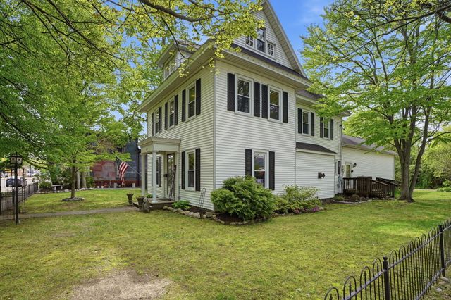 127 W Bridge Street, Plainwell City, MI 49080