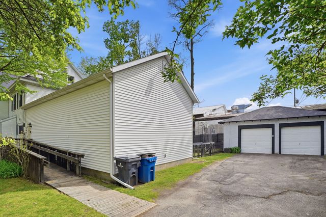 127 W Bridge Street, Plainwell City, MI 49080
