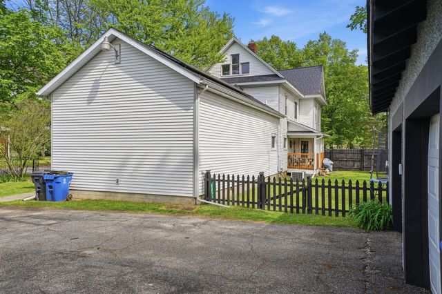 127 W Bridge Street, Plainwell City, MI 49080