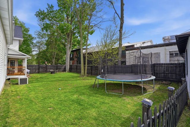 127 W Bridge Street, Plainwell City, MI 49080