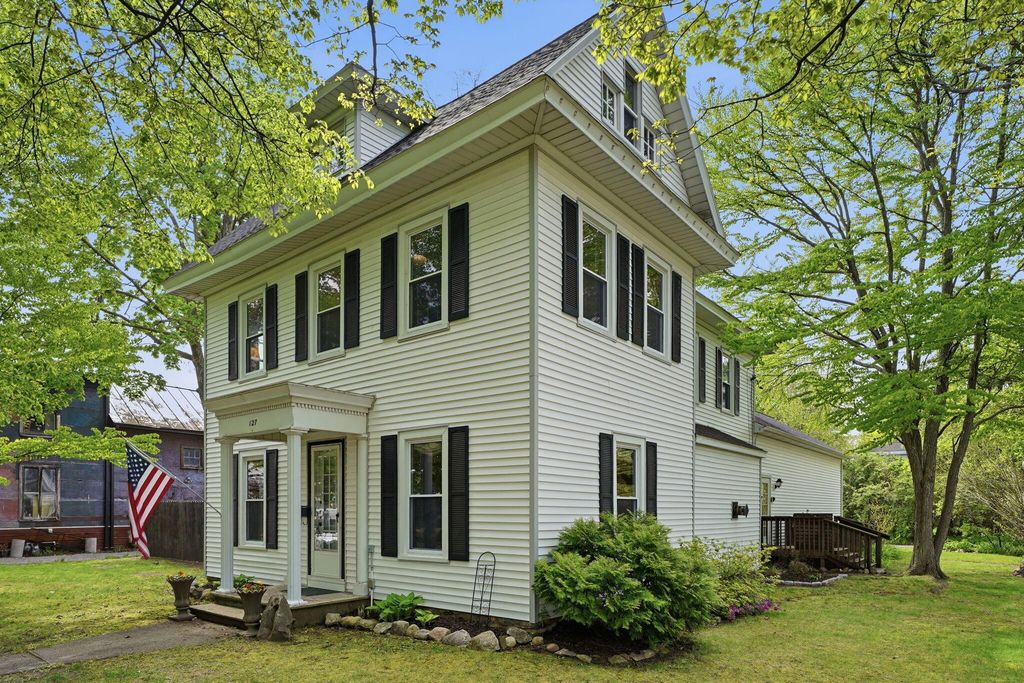 127 W Bridge Street, Plainwell City, MI 49080