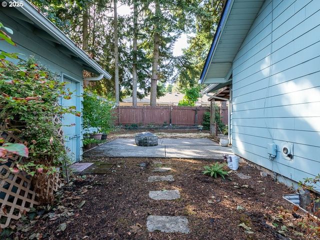 12950 Ne GLISAN St, Portland, OR 97230
