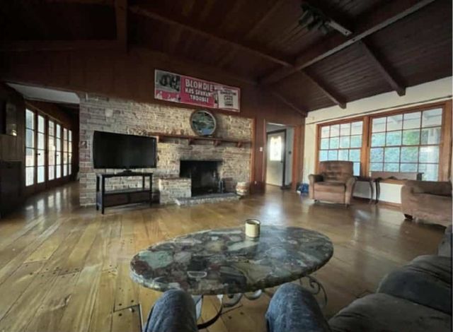 17107 Raymer Street, Sherwood Forest, CA 91325