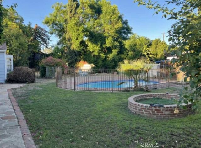 17107 Raymer Street, Sherwood Forest, CA 91325