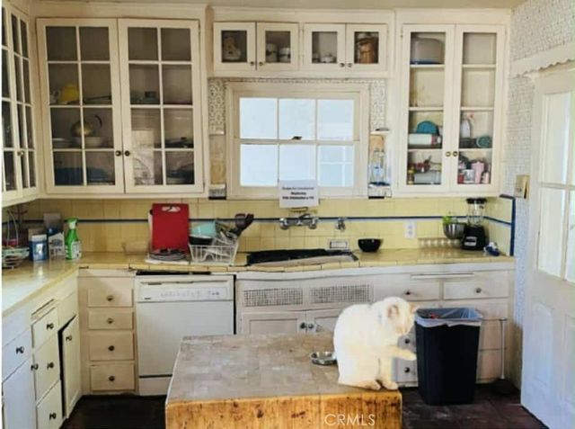 17107 Raymer Street, Sherwood Forest, CA 91325