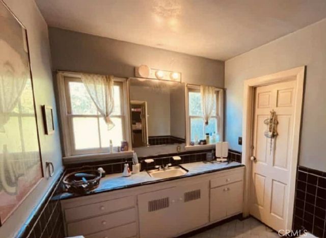 17107 Raymer Street, Sherwood Forest, CA 91325