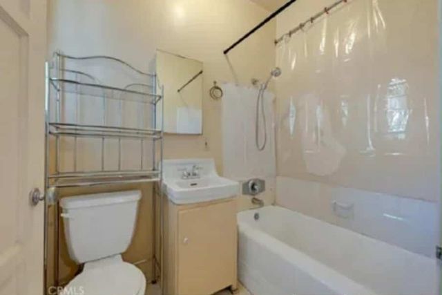 17107 Raymer Street, Sherwood Forest, CA 91325