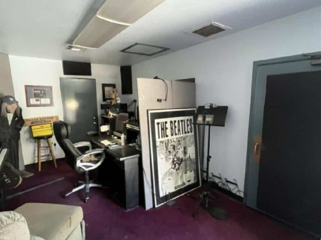 17107 Raymer Street, Sherwood Forest, CA 91325