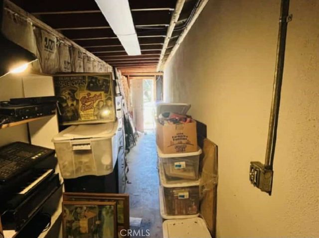 17107 Raymer Street, Sherwood Forest, CA 91325